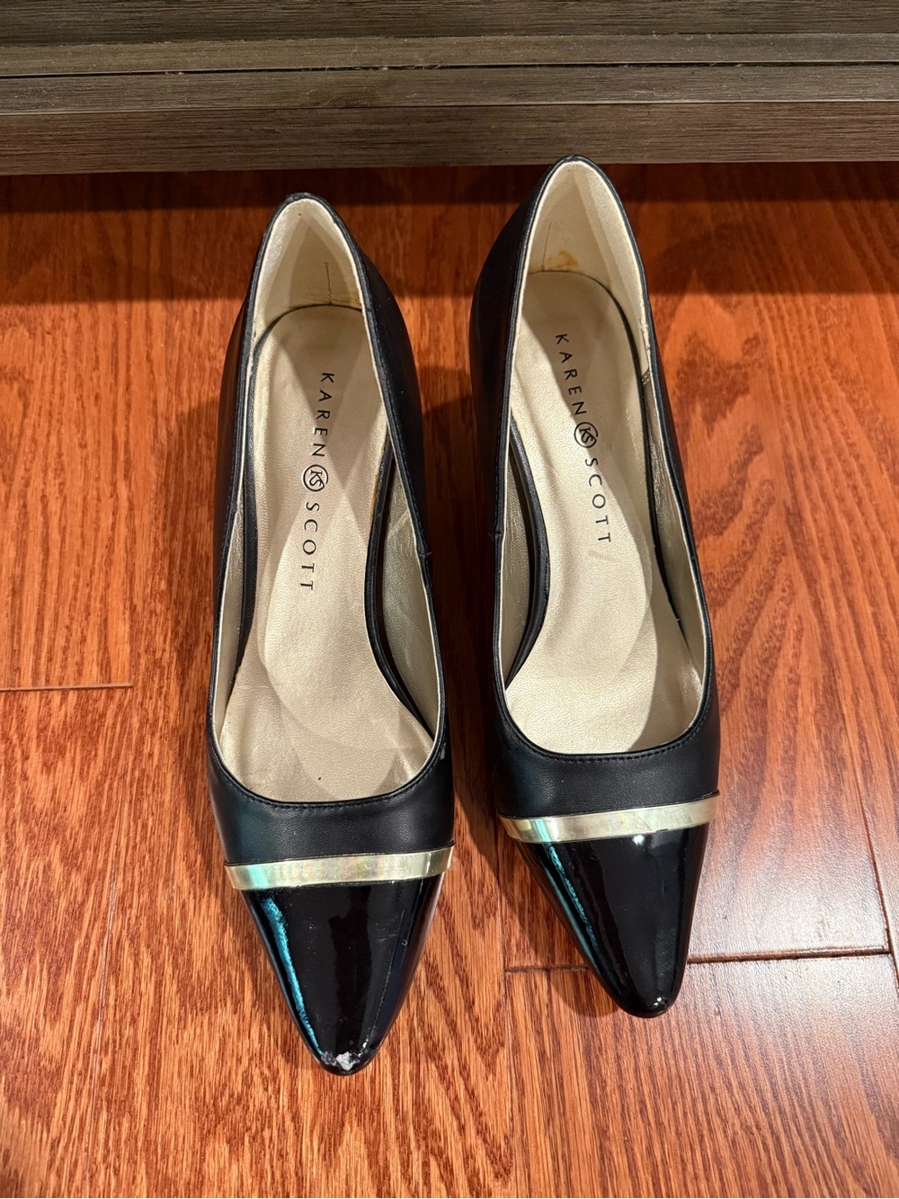 Karen Scott Black Pointed Toe Pumps with Metallic Accent